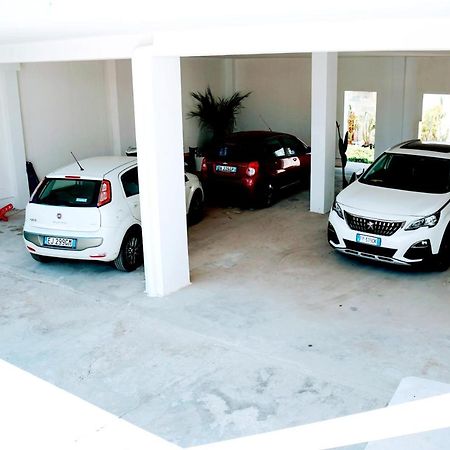 Porto Cesareo Appartamento Panoramico Fronte Mare Con Parcheggio Coperto 토레 라필로 외부 사진