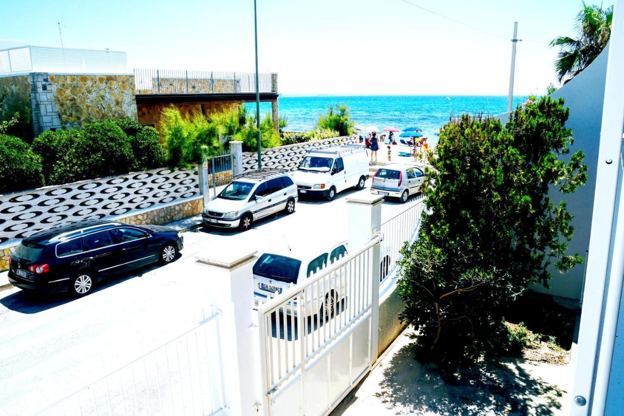 Torre Lapillo Fronte Mare In Centro With Covered Parking 토레 라필로 외부 사진