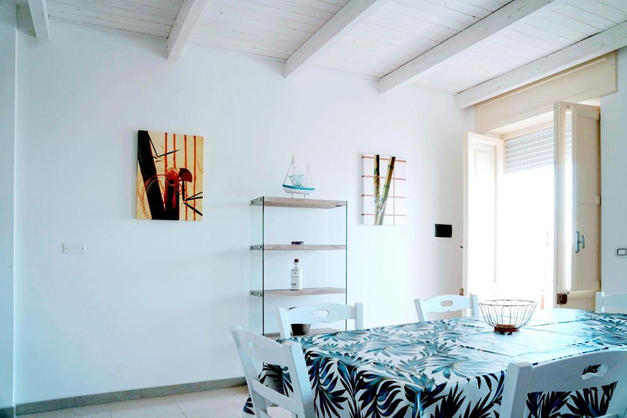 Porto Cesareo Appartamento Panoramico Fronte Mare Con Parcheggio Coperto 토레 라필로 외부 사진