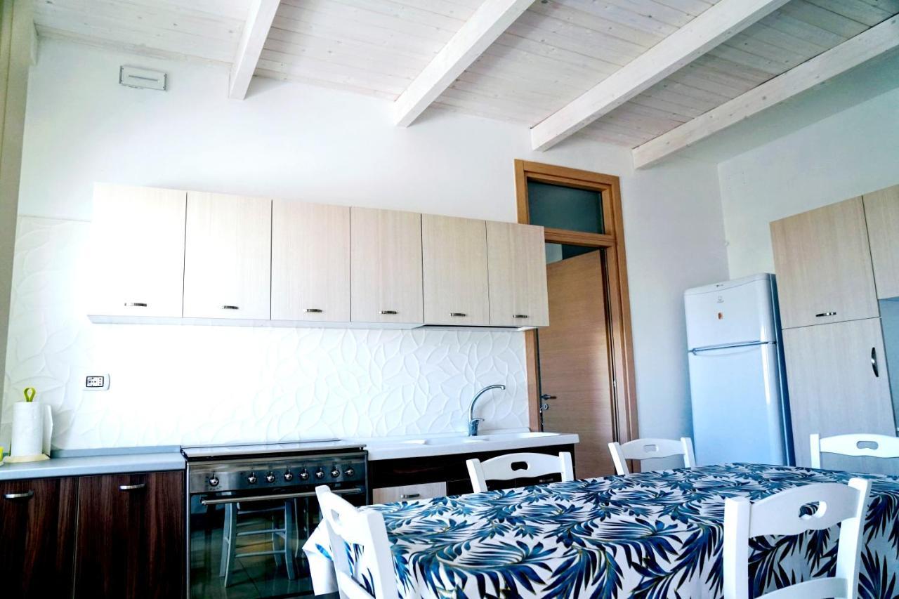 Porto Cesareo Appartamento Panoramico Fronte Mare Con Parcheggio Coperto 토레 라필로 외부 사진