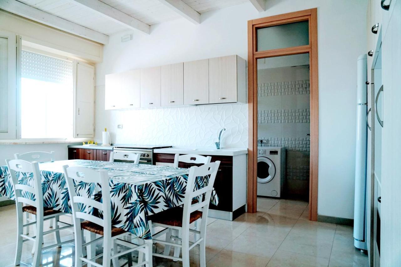Porto Cesareo Appartamento Panoramico Fronte Mare Con Parcheggio Coperto 토레 라필로 외부 사진