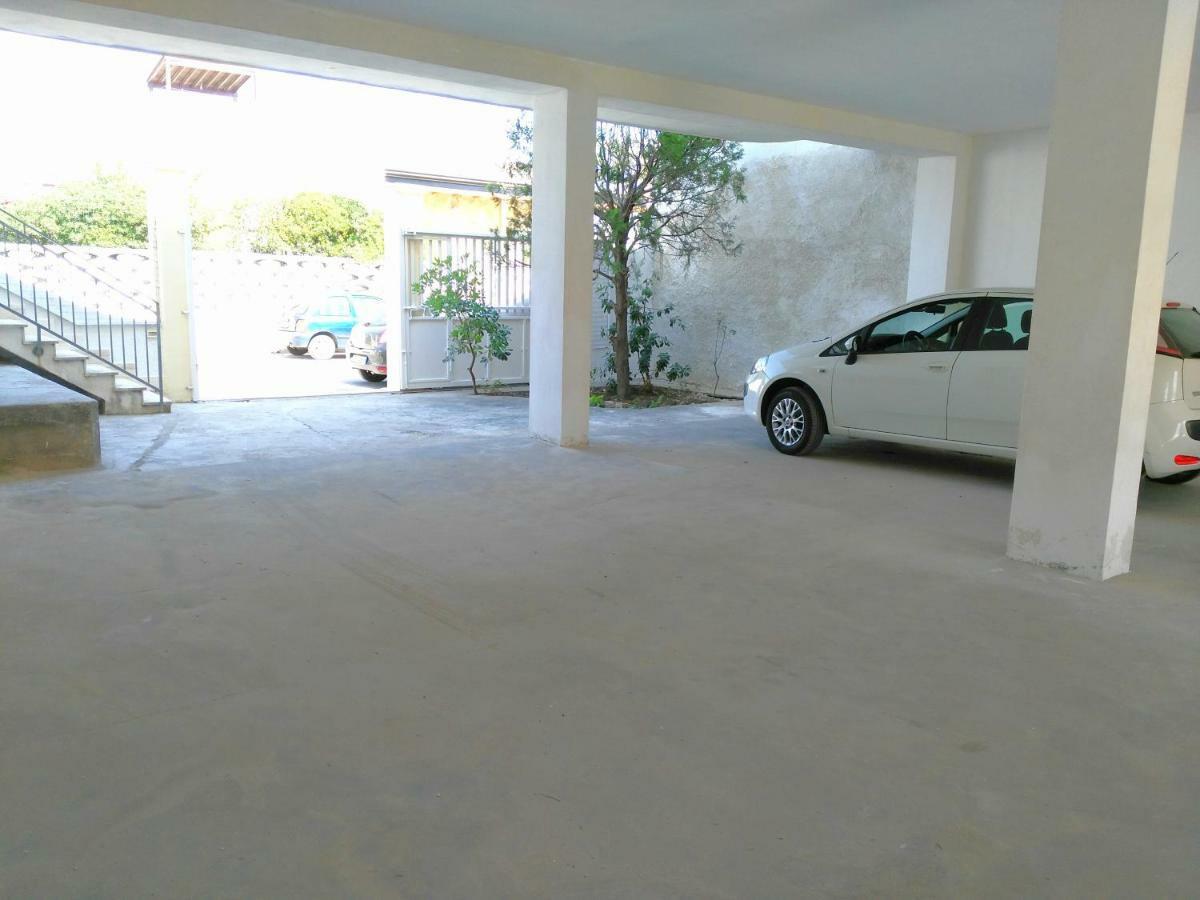 Torre Lapillo Fronte Mare In Centro With Covered Parking 토레 라필로 외부 사진