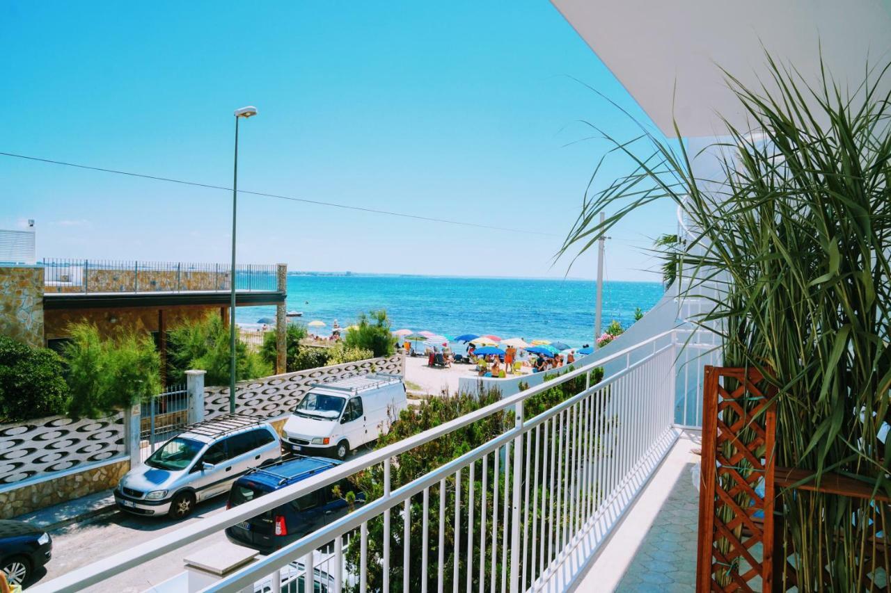 Torre Lapillo Fronte Mare In Centro With Covered Parking 토레 라필로 외부 사진