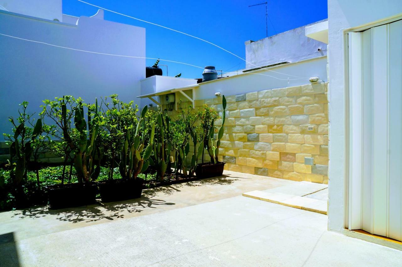Torre Lapillo Fronte Mare In Centro With Covered Parking 토레 라필로 외부 사진